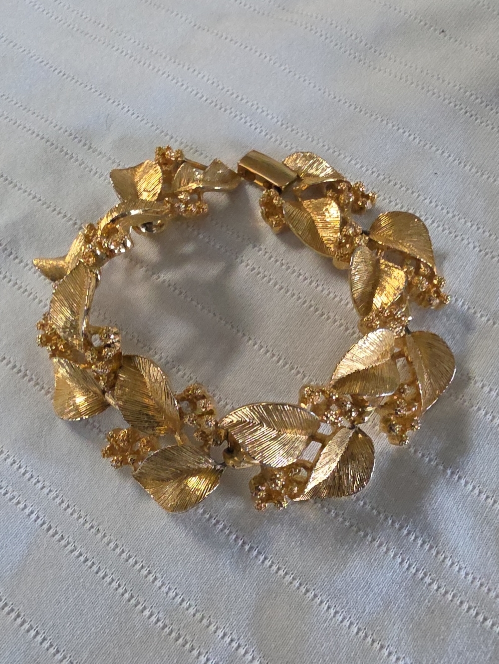 Vintage Napier Goldtone Leaves N Berries Bracelet 7"